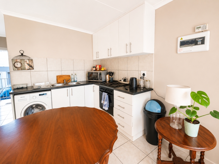 To Let 2 Bedroom Property for Rent in Protea Heights Western Cape